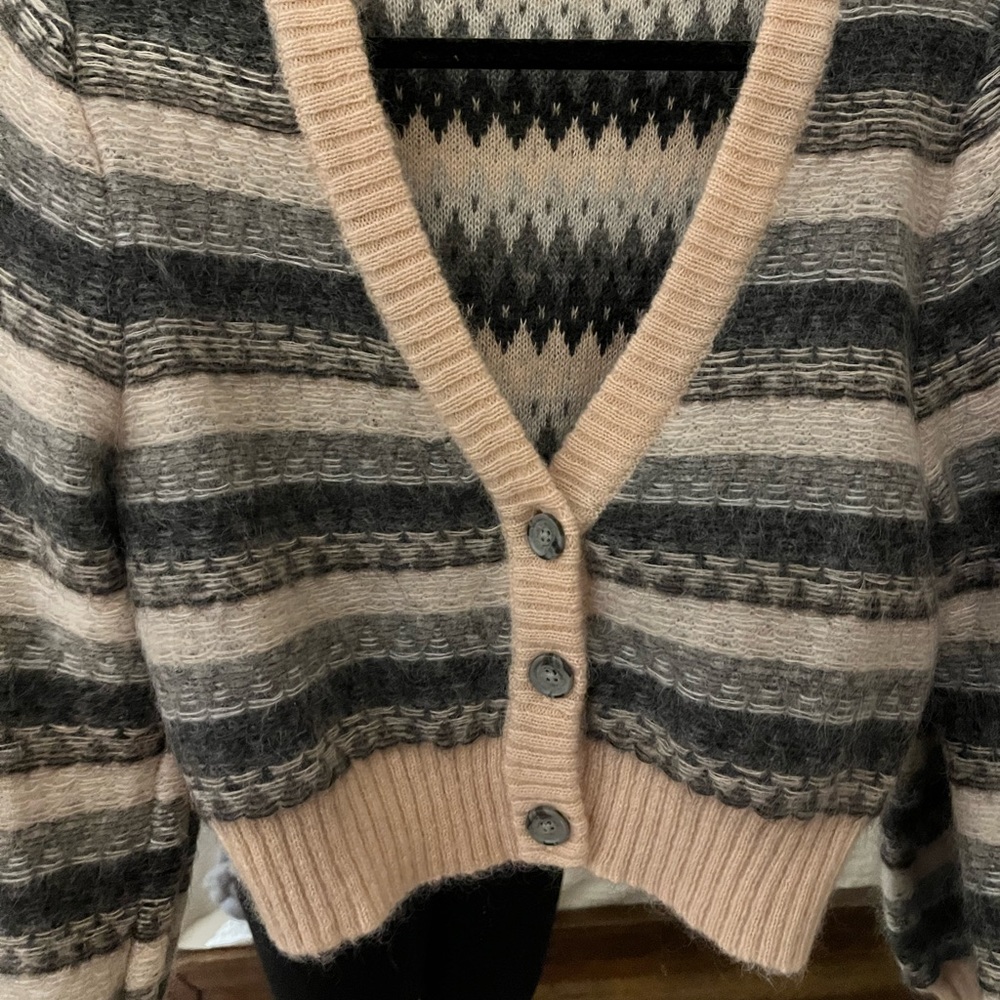 Adorable Aritzia Wilfred cropped cardigan, size small. Originally $138. - Picture 3 of 5